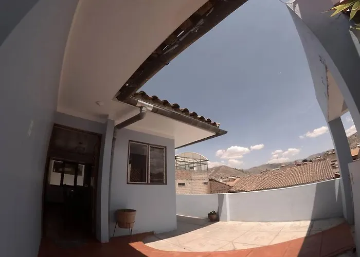 Centric & Cozy Apartment With Garage