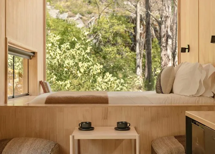 Earth Tones - Cozy, Intimate Haven With Bedside Mountain View