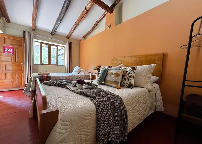 Casa Paqocha Ollantaytambo - Hotel & Garden - Hot Water & Shared Kitchen - Long Stays - Close To Train
