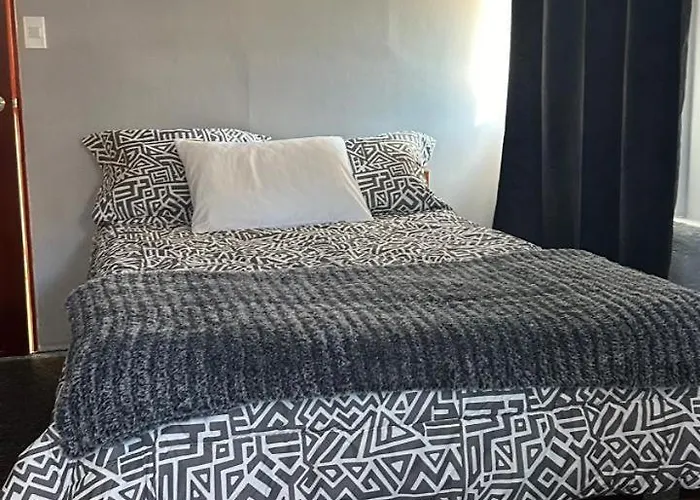 Cozy Room With Kitchenette And Private Bathroom