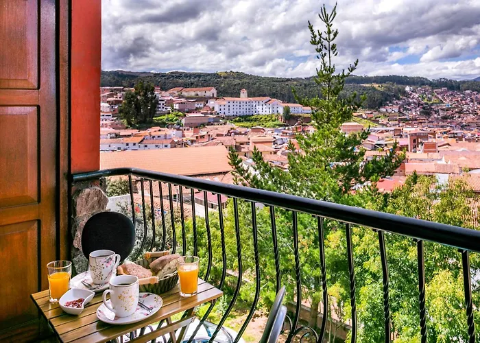 Inti Qhawa With Views Of The Andes In Historic Center