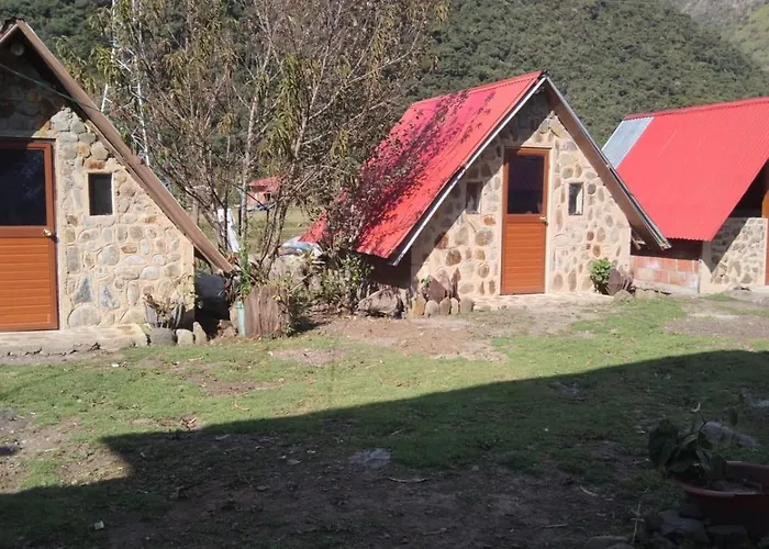 Florefundios Huts Collpa