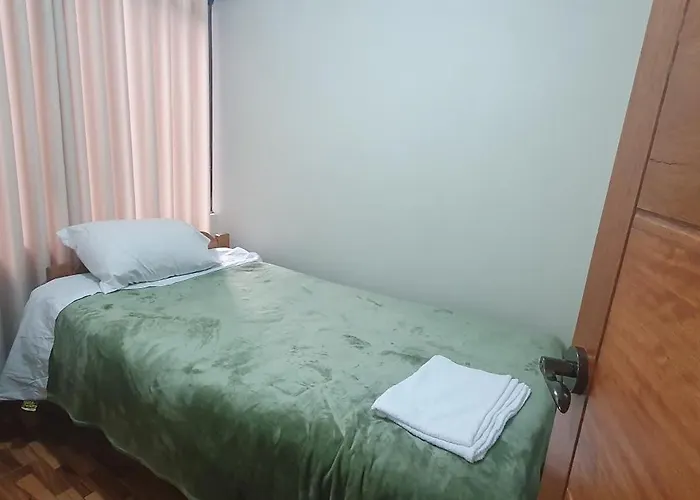 3 Bedrooms Airport Close 2 Min Walk, Self Check In